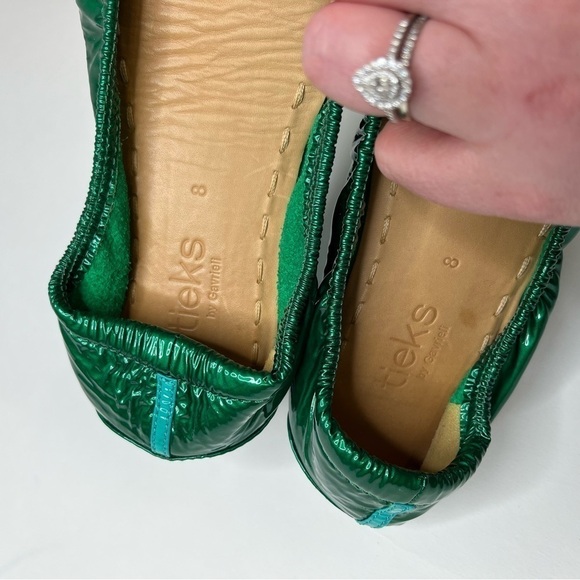 TIEKS by Gavrieli Emerald Green Metallic Shiny Patent Leather Ballet Fold Flats - Picture 8 of 13